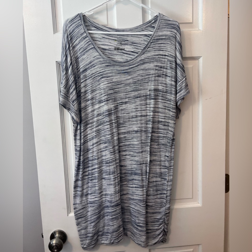 Grey and white fade stripes tek gear t shirt dry tek